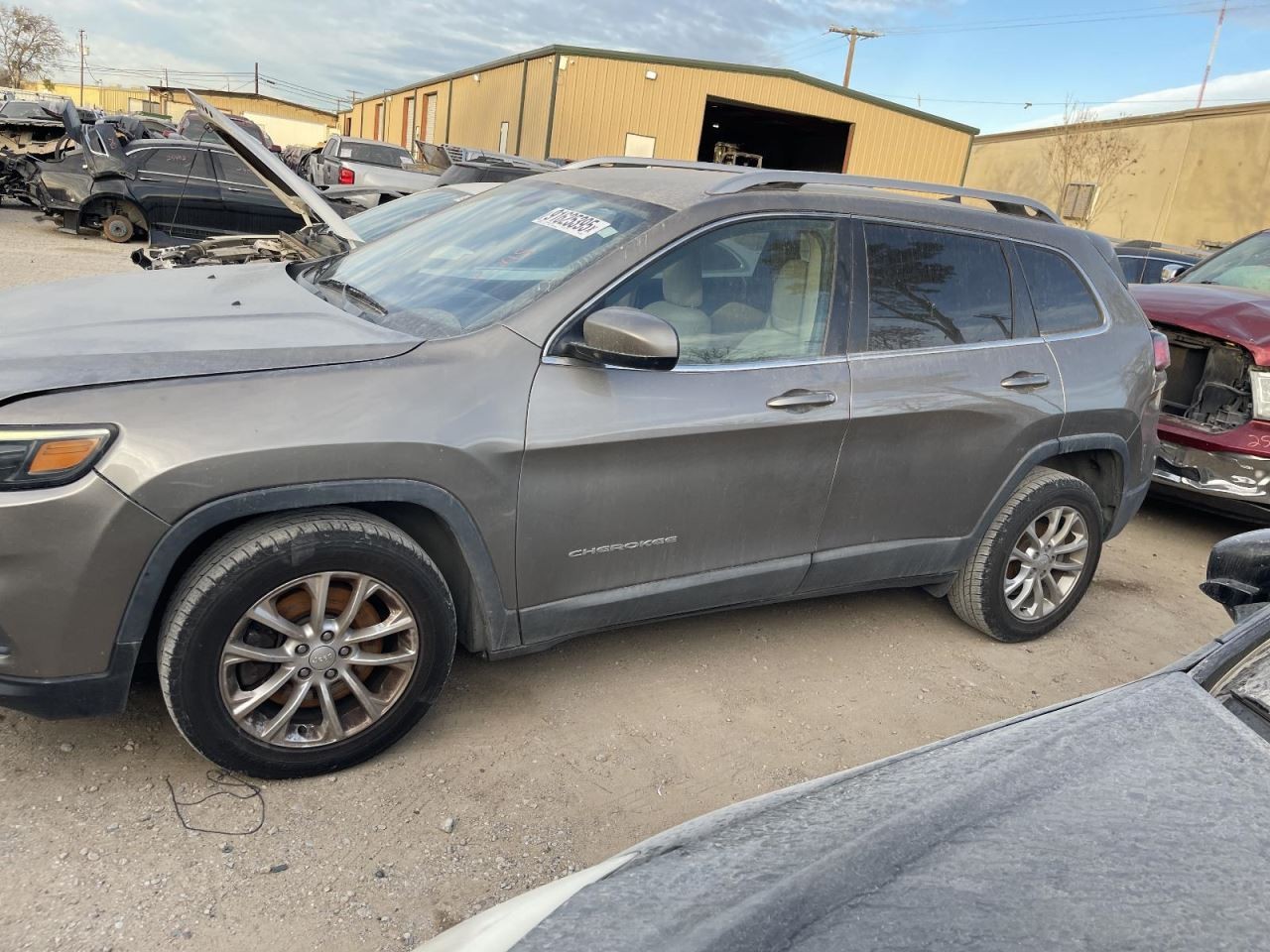 Driver Front Seat Manual Cloth Without Fold Flat Fits 15-22 CHEROKEE 1001033