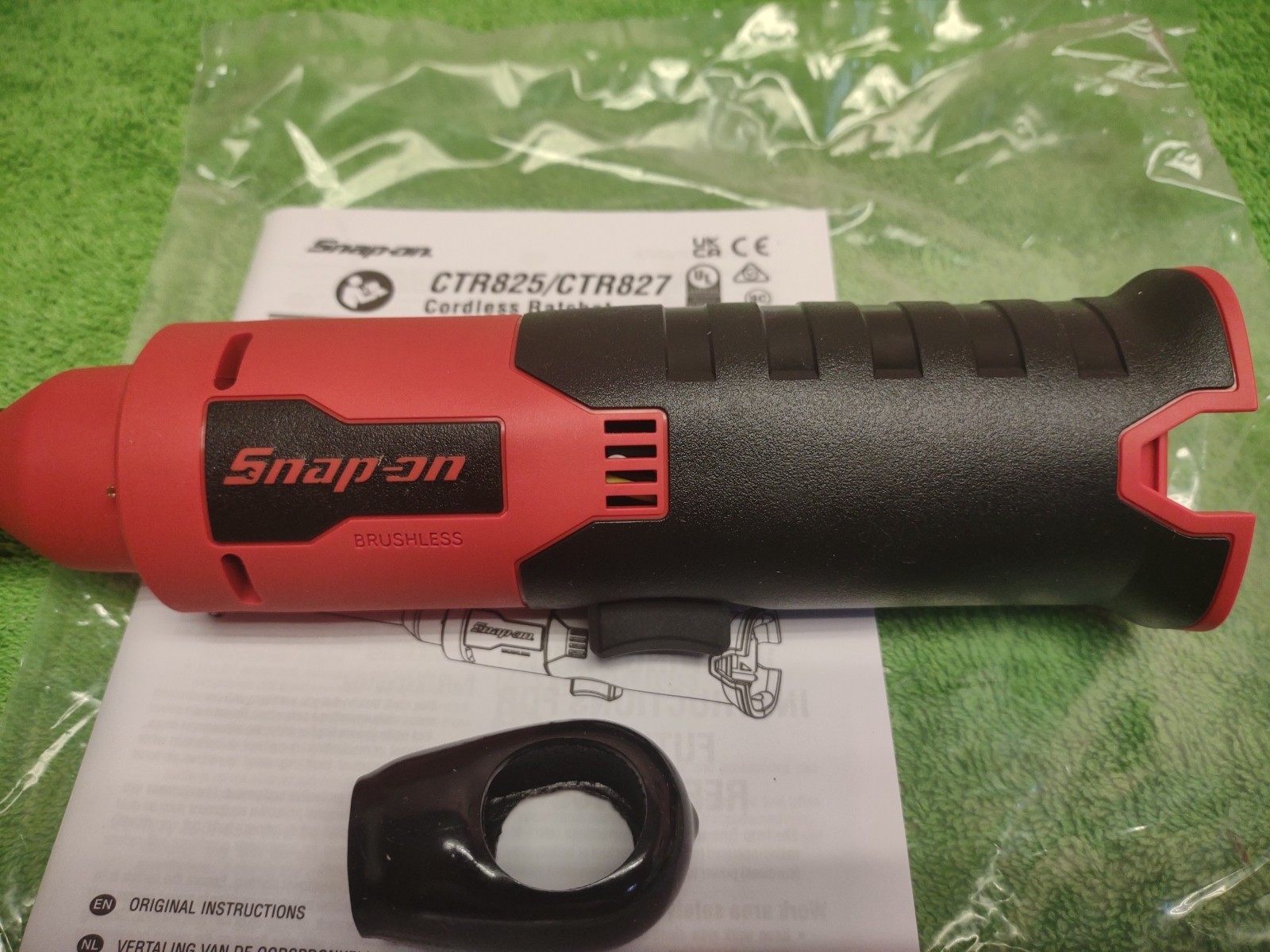 New!!! Snap-on 1/4″ Drive 40 ft lbs Lithium Ion Cordless Ratchet RED CTR825DB