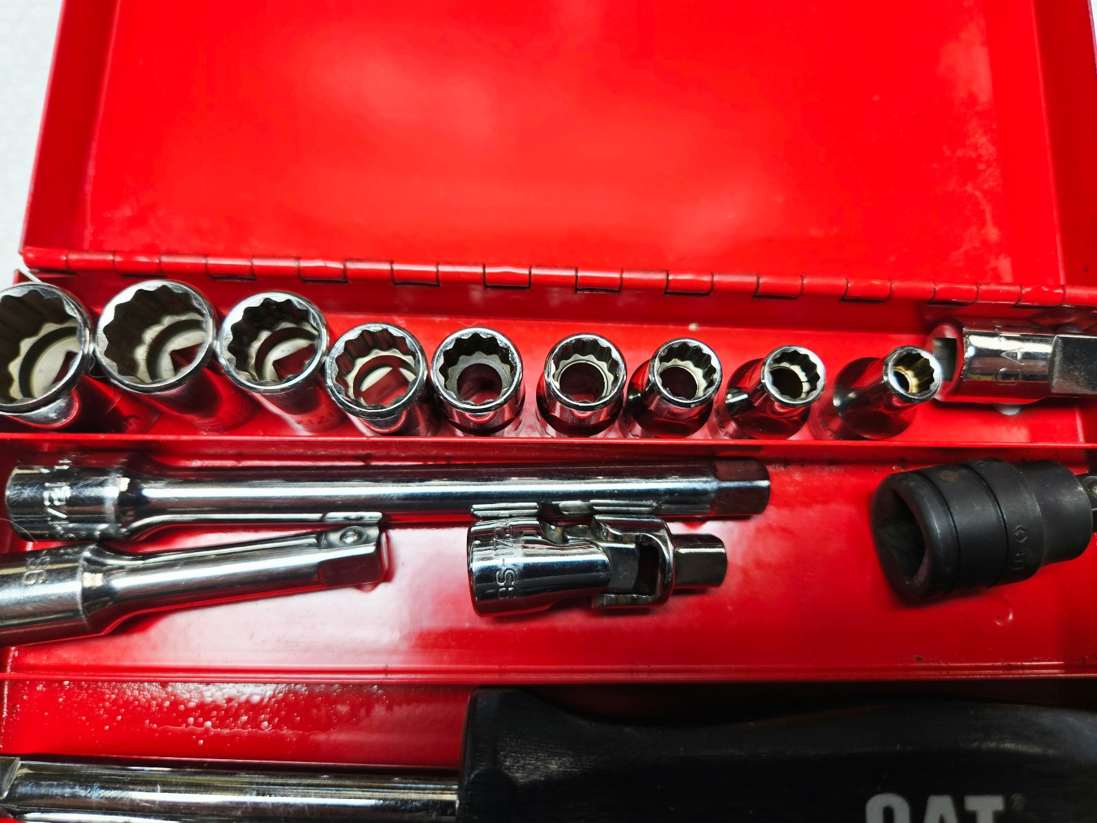 CAT Caterpillar 1/4″ Drive Ratchet & Socket Set w/ Extensions Adapters