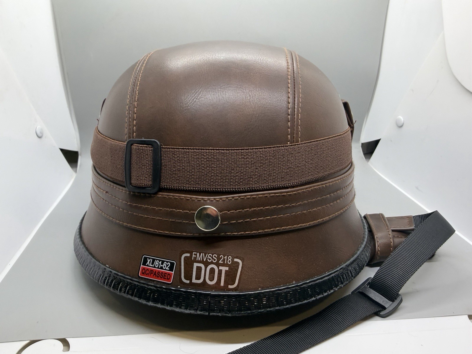 RETRO STYLE GERMAN HALF-SHELL MOTORCYCLE HELMUT EQUIPPED WITH RACING GOGGLES XL