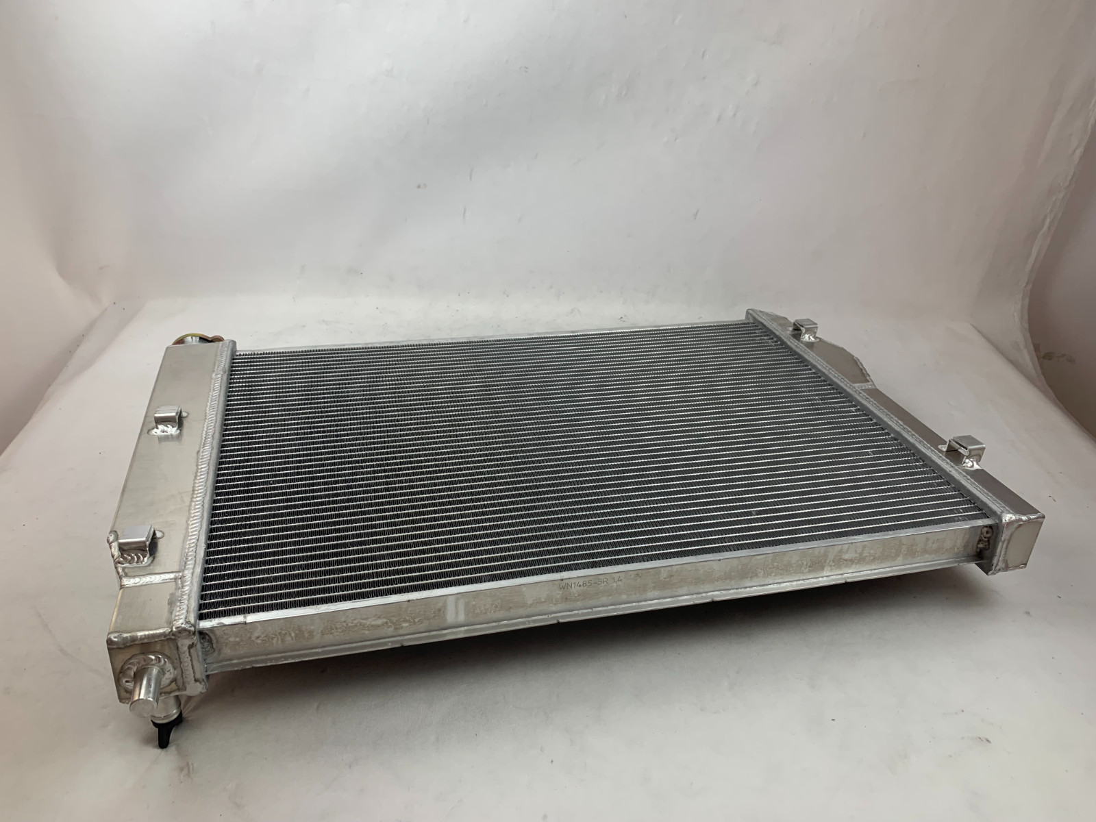 33mm Aluminum Radiator & Fan For Camaro Z28 SS Firebird V6 V8 3.8L 5.7L 93-02