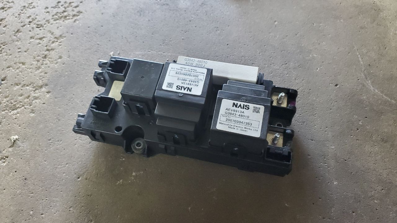 2006-2009 Lexus RX400H Hybrid High Voltage Battery Fuse Relay Box G3820-48010