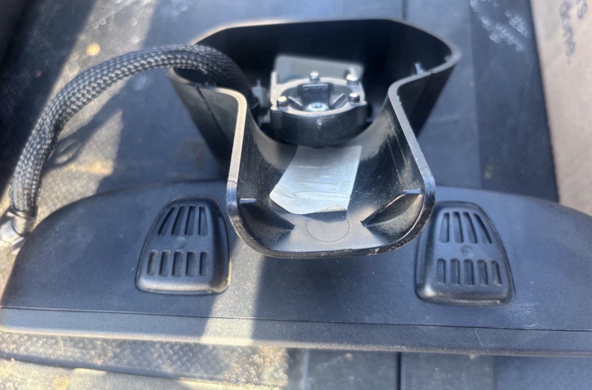 RAM Oem interior rear view mirror with integrated assist and 911 buttons