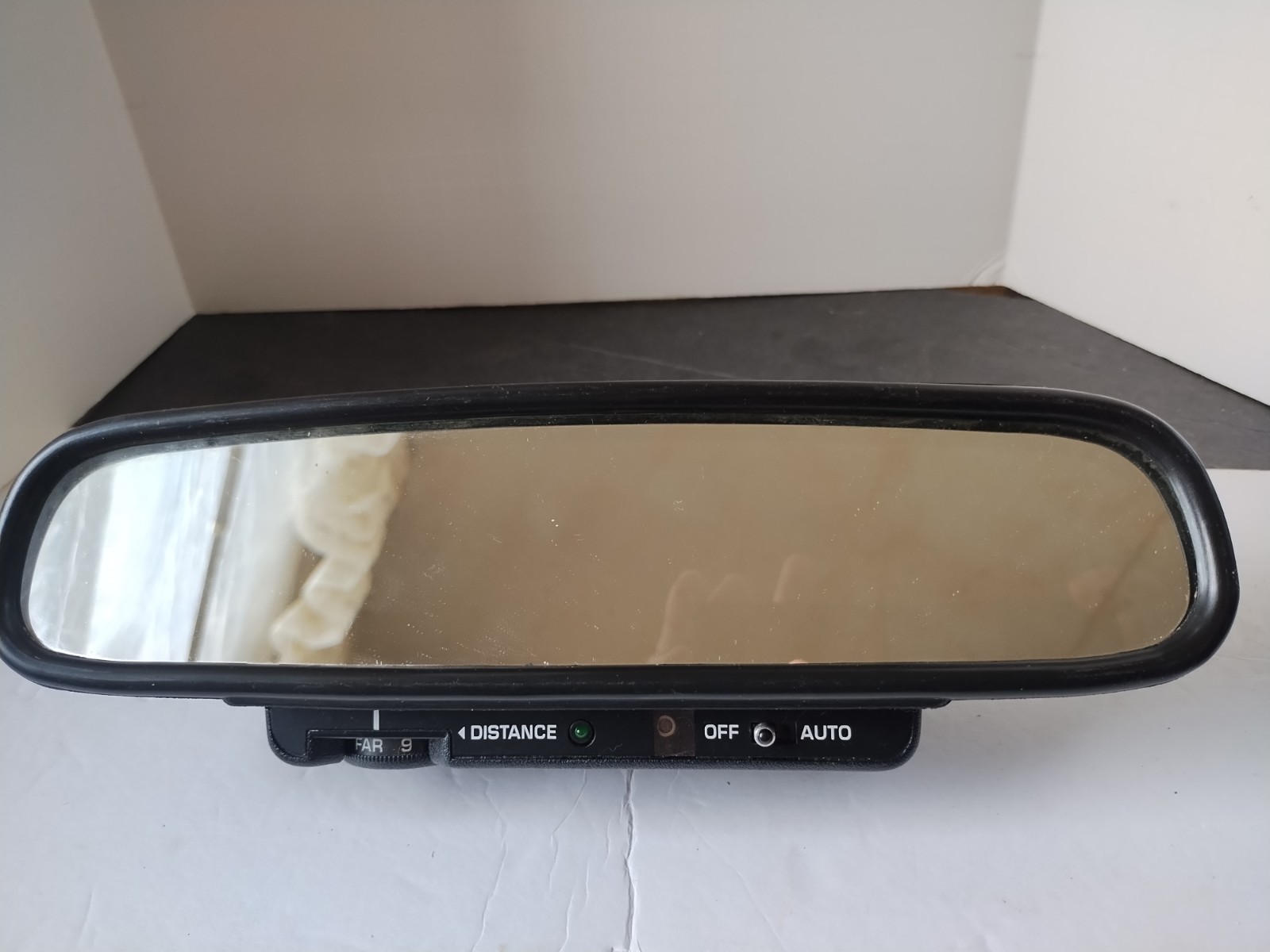 Auto Rear View Mirror w/3-Prong Plug-in Distance Adjust, Off/Auto Dimmer 9 3/4″