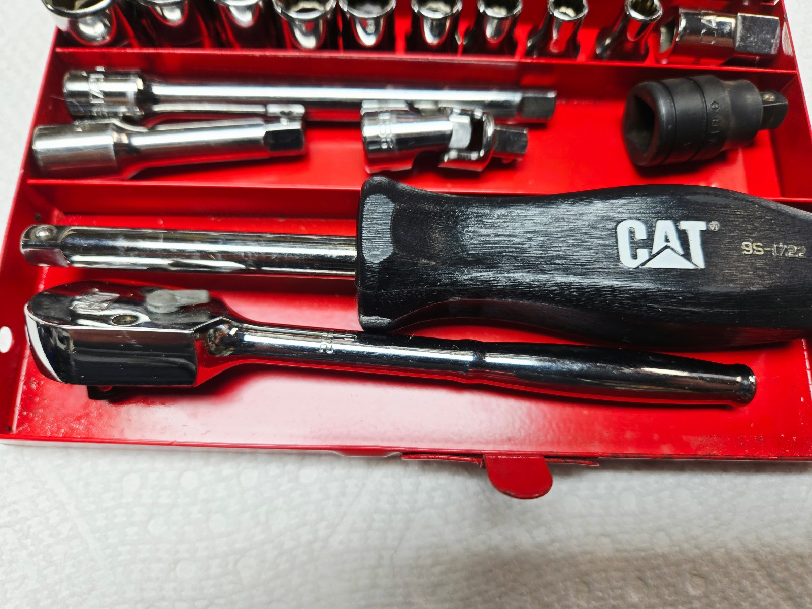 CAT Caterpillar 1/4″ Drive Ratchet & Socket Set w/ Extensions Adapters