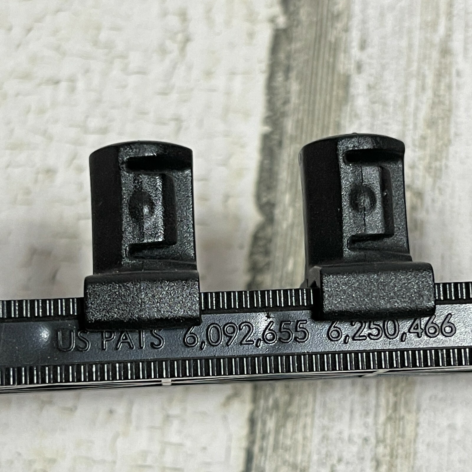 Ernst 1/2″ Drive 18″ Socket Organizer Rail with 15 Twist Lock Clips – Black
