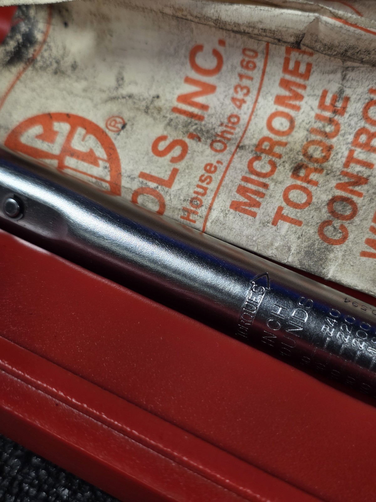 Mac Tools TW250R 3/8″ Drive Click Style Torque Wrench With Case 50-250in. lbs.