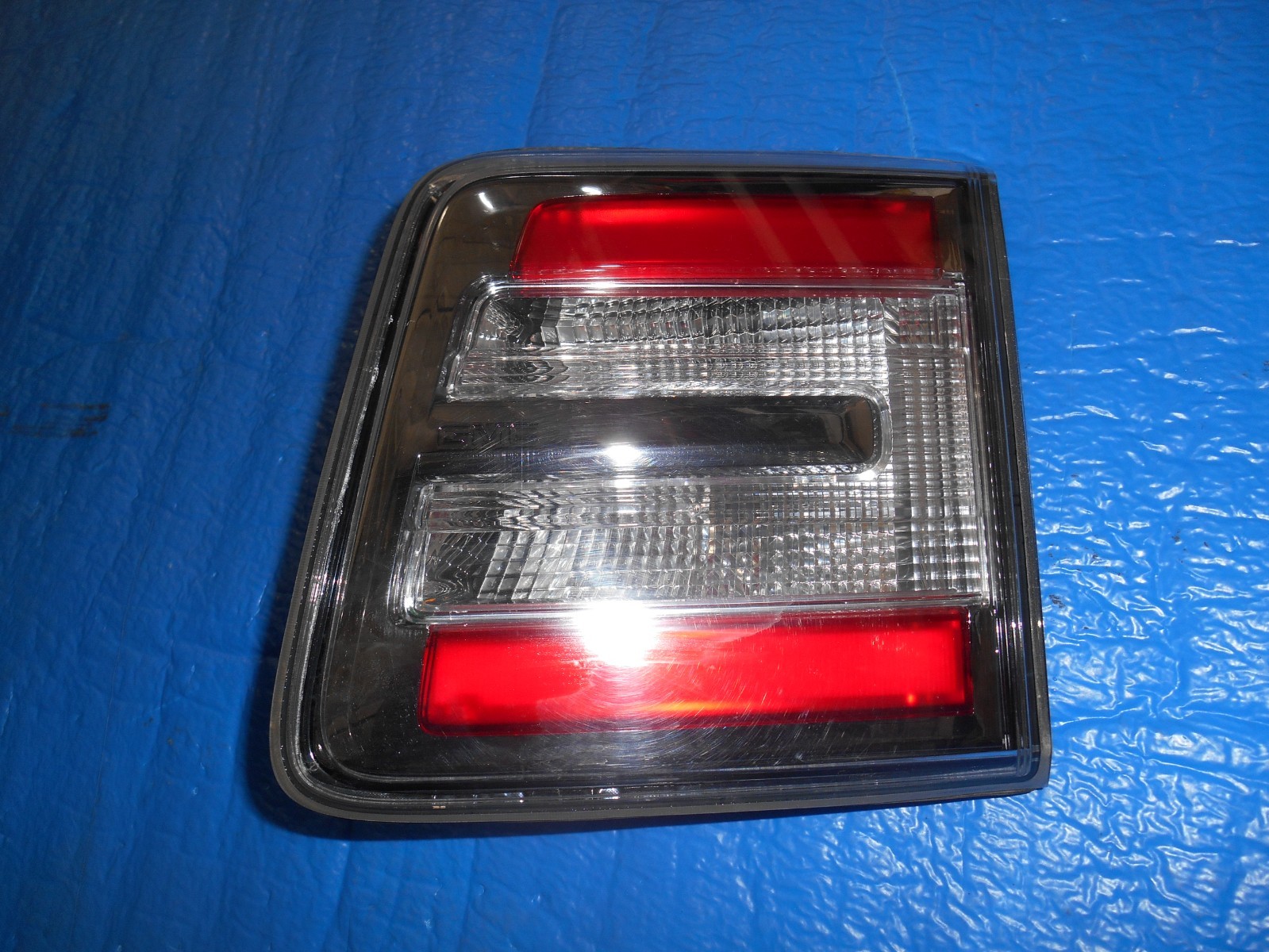 2013-2016 GMC Acadia Inner Decklid Tail Light Taillight Right Passenger Side OEM