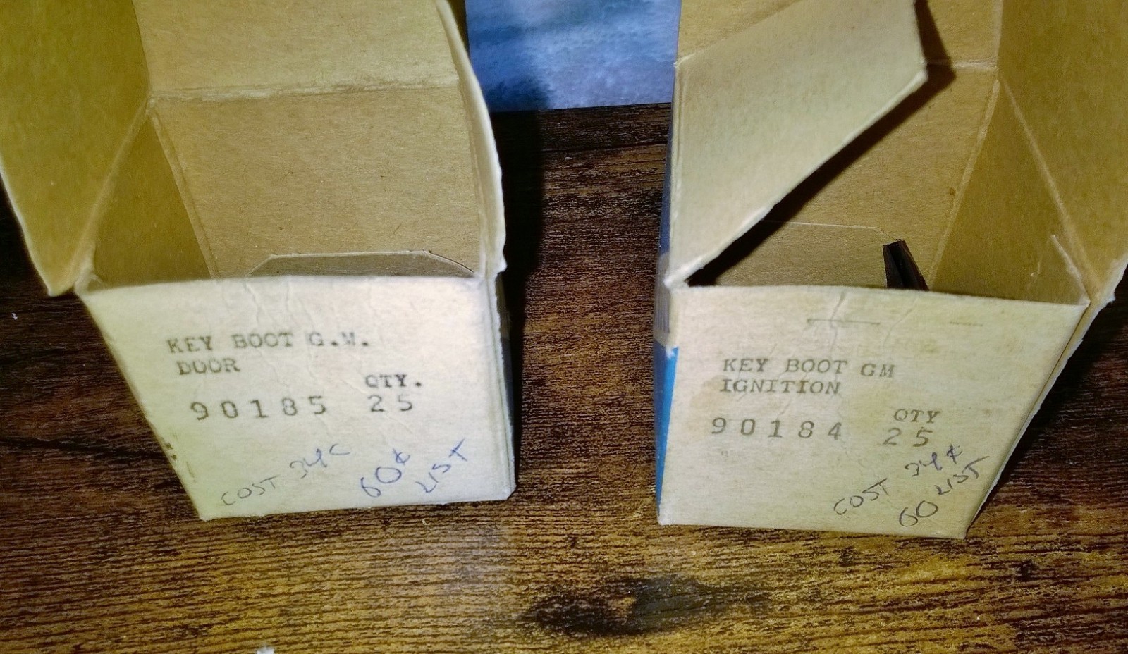 2 CURTIS INDUSTRIES GM IGNITION KEY BOOT PART #90184 & 90185 1 round 1 square