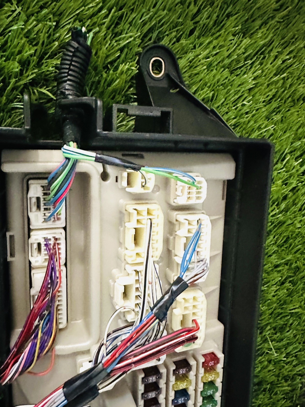 LEXUS LS430 2001-2005 TRUNK JUNCTION FUSE RELAY BOX FUSEBOX 82670-50071 used