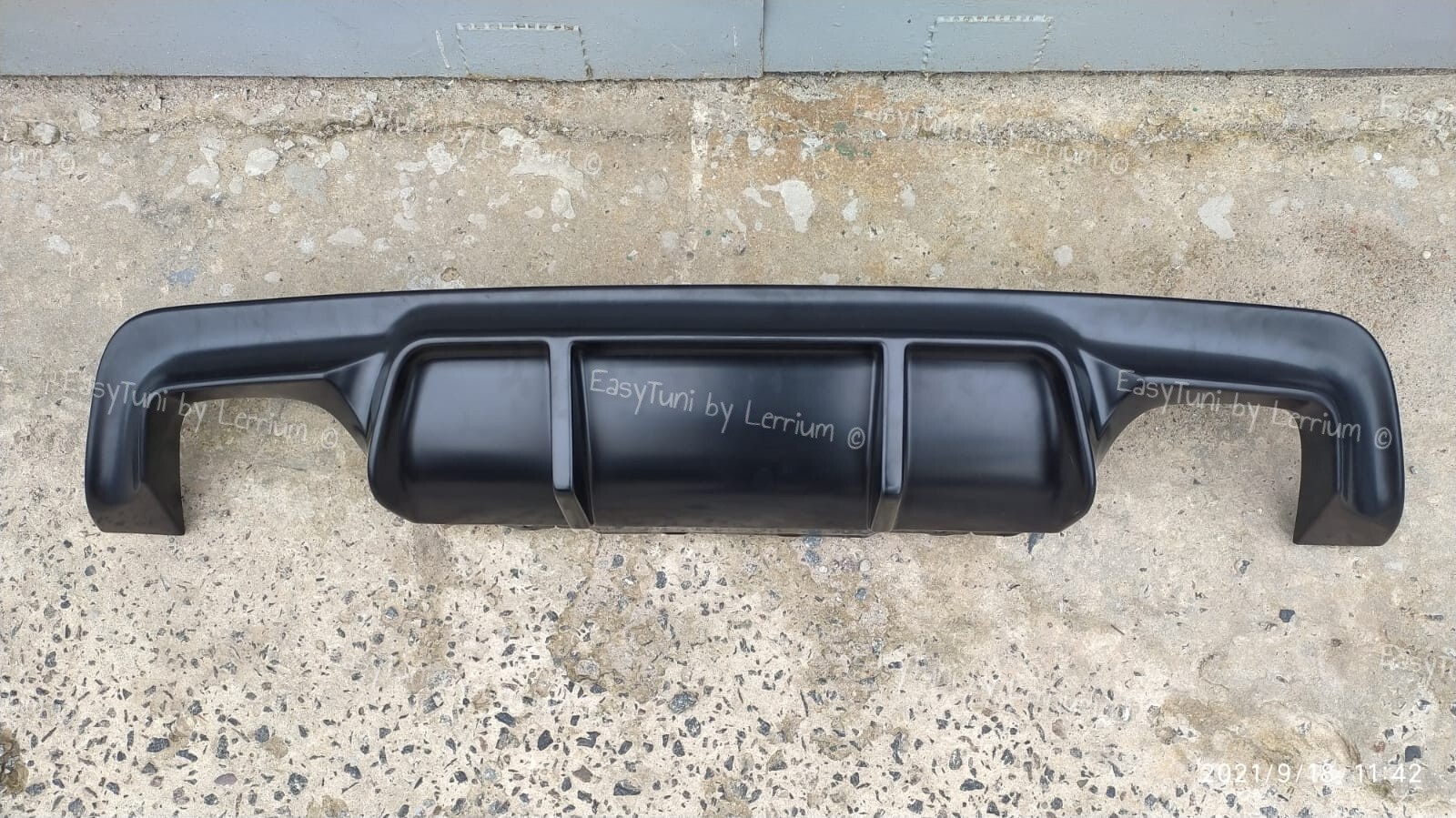 BMW E60 E61 m tech m sport rear diffuser twin dual exhaust abs plastic (NON M5)