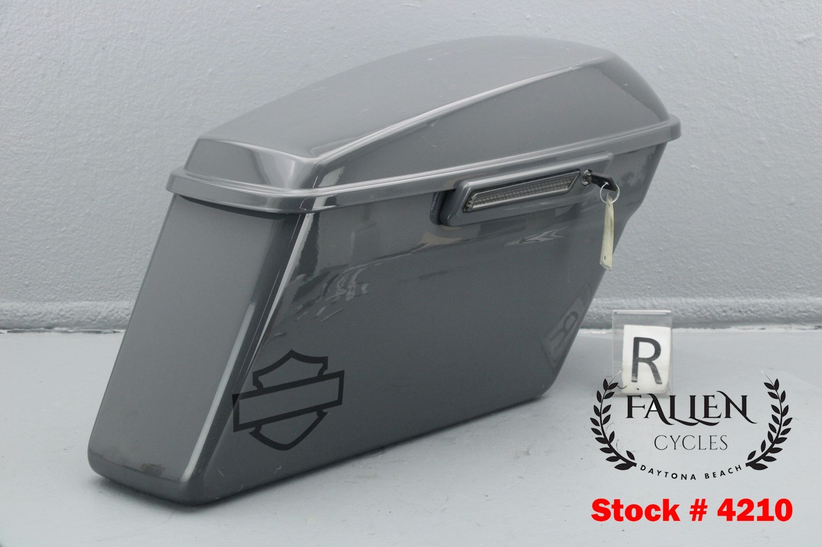 2022 Harley Road Glide RIGHT Saddlebag Assembly GUNSHIP GREY #4210