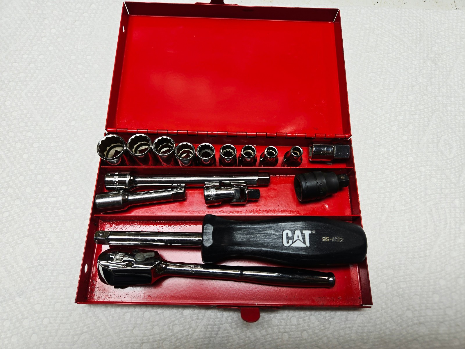 CAT Caterpillar 1/4″ Drive Ratchet & Socket Set w/ Extensions Adapters