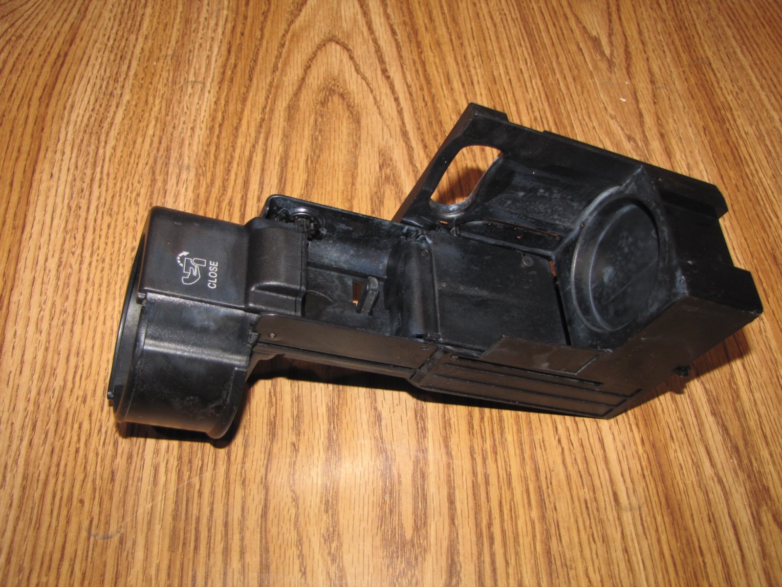 MERCEDES BENZ E-CLASS E320 E350 W211 CUP HOLDER 2003-2008 OEM 2116800014