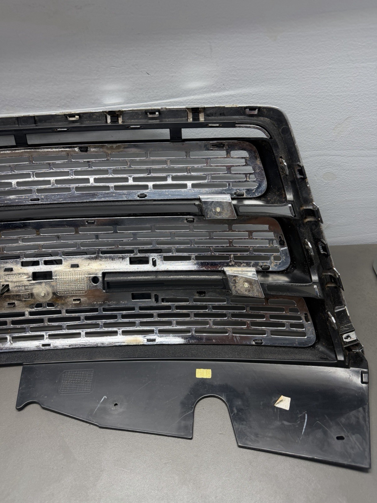 2010 – 2015 GMC Terrain Front Upper Grill Grille Black Chrome OEM