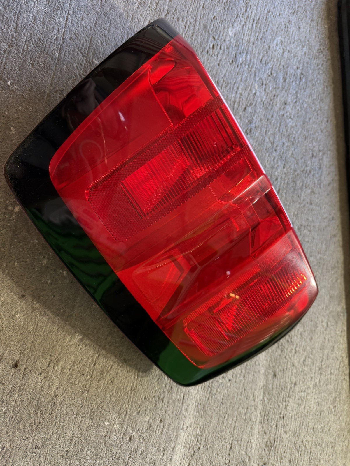 Passenger Side Tail Light For Chevy Silverado 1500 2500 3500 2014-19 GM OEM