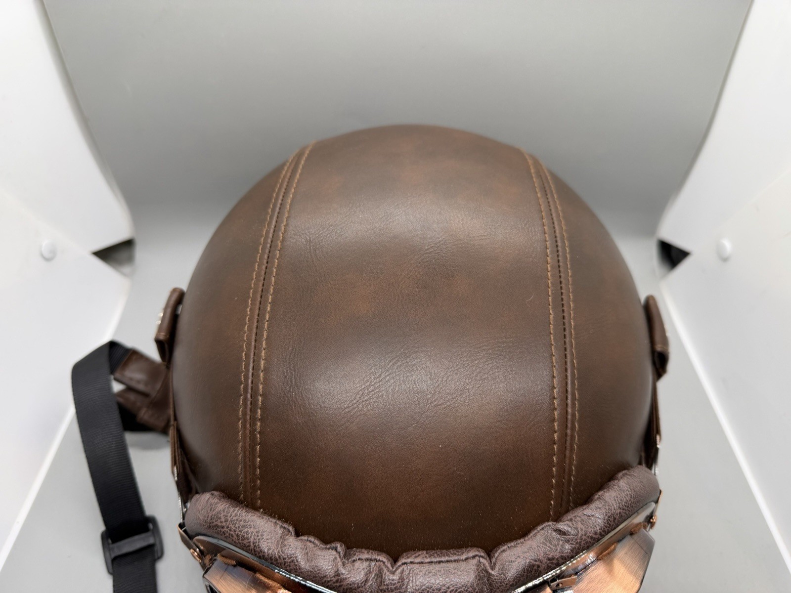 RETRO STYLE GERMAN HALF-SHELL MOTORCYCLE HELMUT EQUIPPED WITH RACING GOGGLES XL