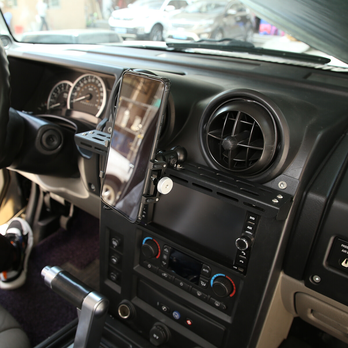 Carbon Steel Central Control Mobile Bracket Phone Holder For Hummer H2 2003-2007