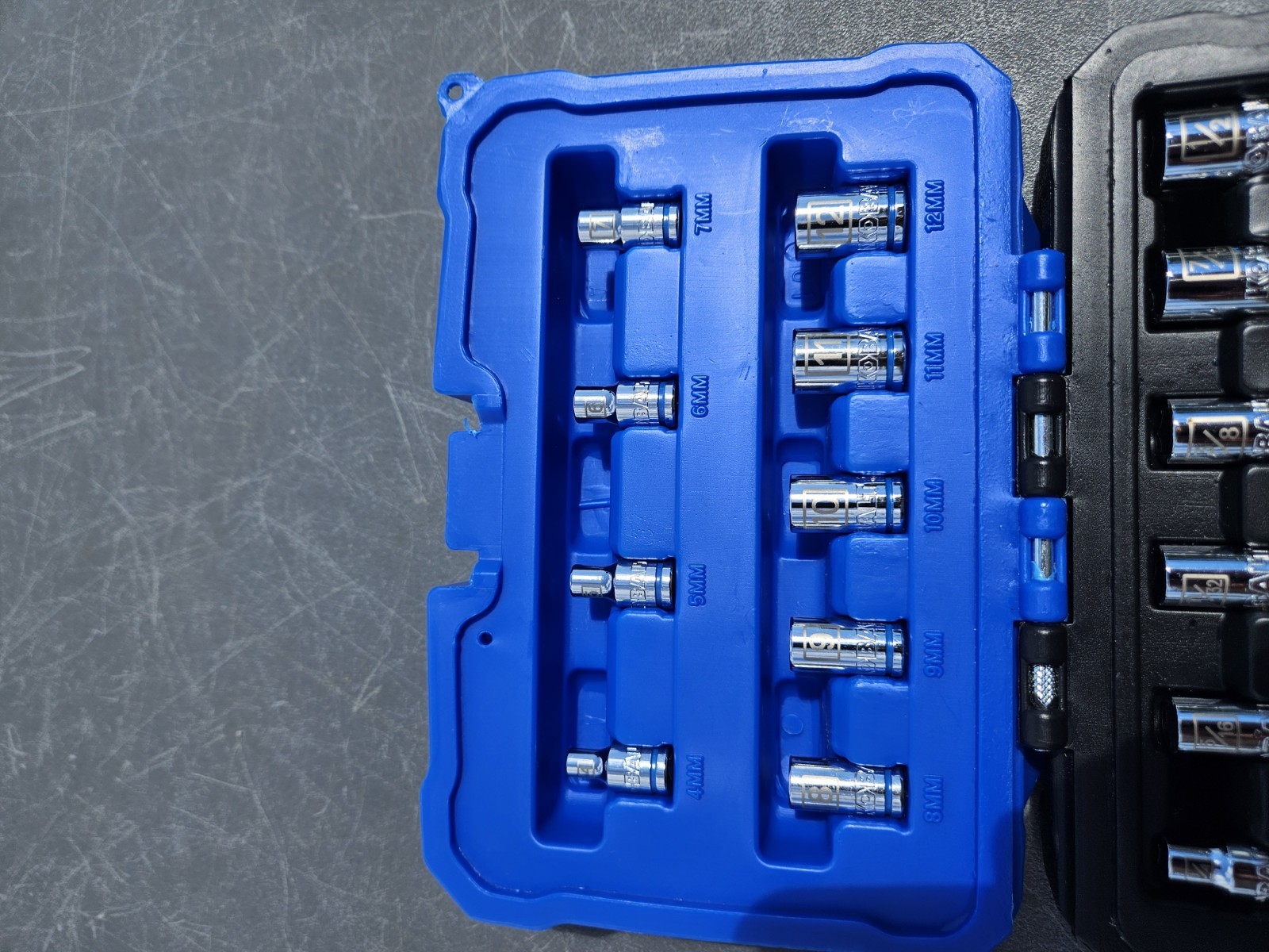 KOBALT 20 Pc 1/4 Drive Socket Set With 90 Tooth Rachet SAE & Metric 0573335