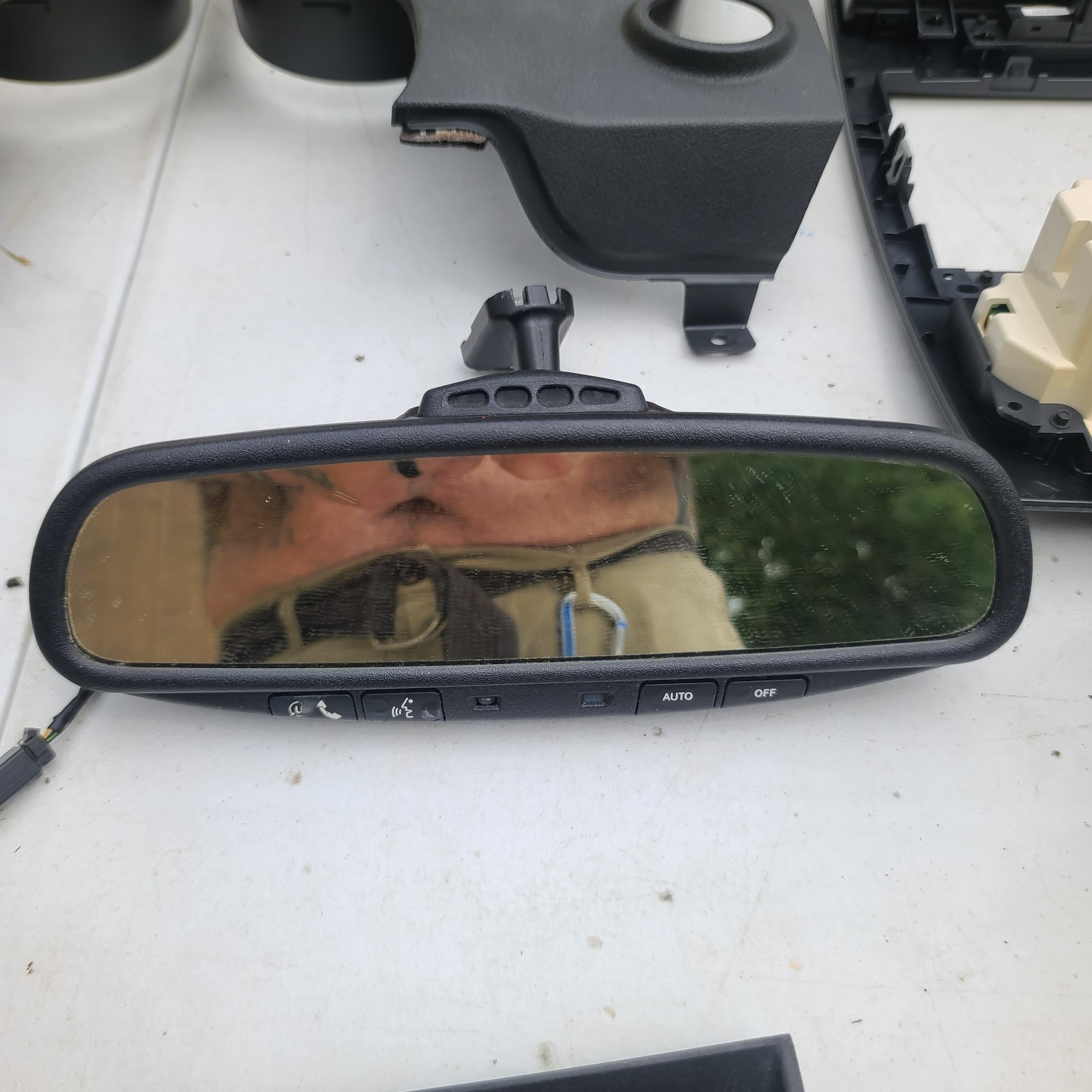2005 Dodge Magnum OEM Auto Dimming Homelink Uconnect Rearview Mirror