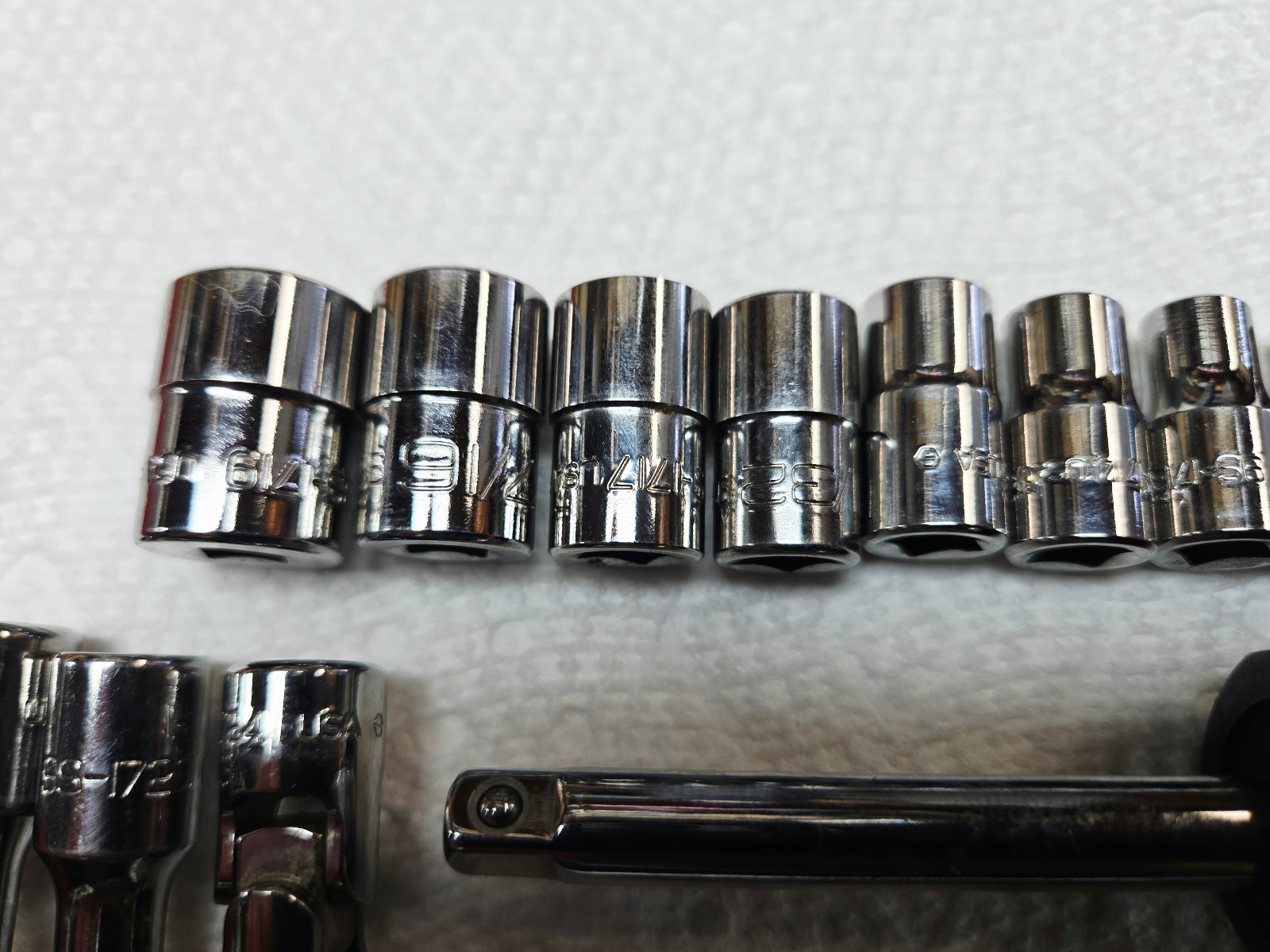 CAT Caterpillar 1/4″ Drive Ratchet & Socket Set w/ Extensions Adapters