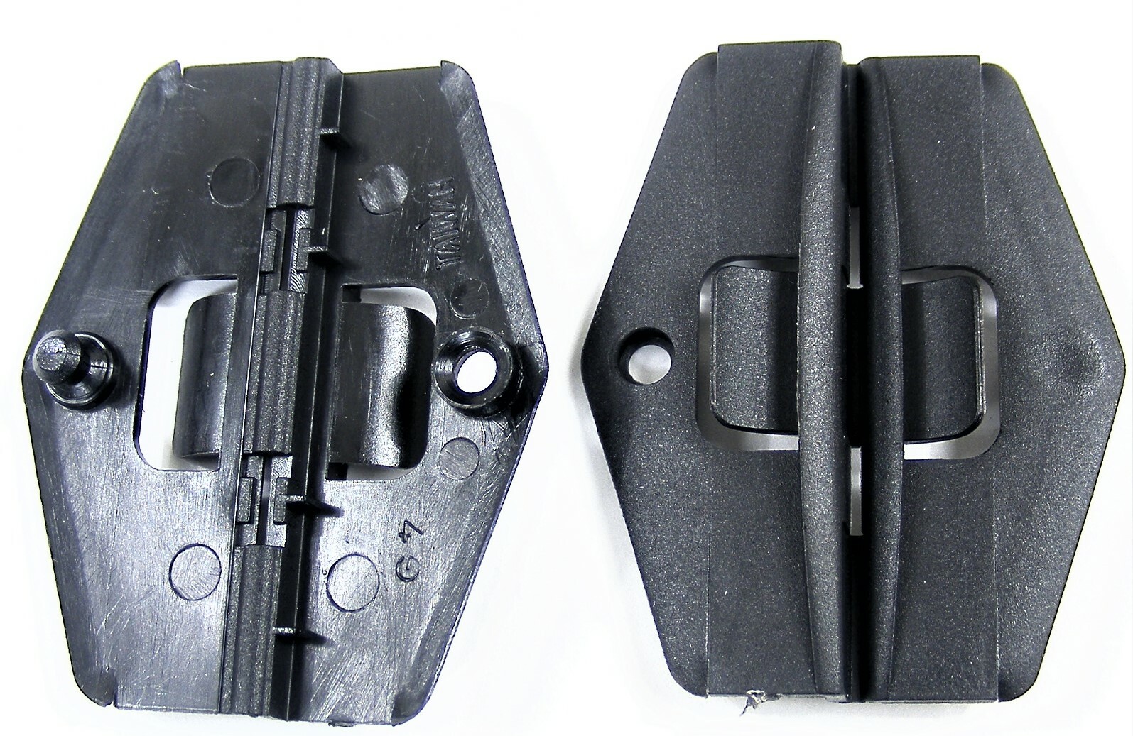 S10 Window Glass Guide Clips- 1982-1994- 2 clips- #011