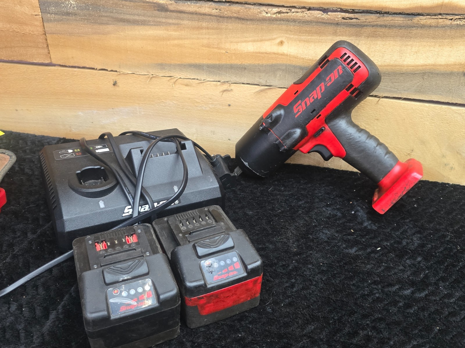 Snap On CT7850 1/2″ Drive 18V Impact Wrench With 18V Battery And Charger