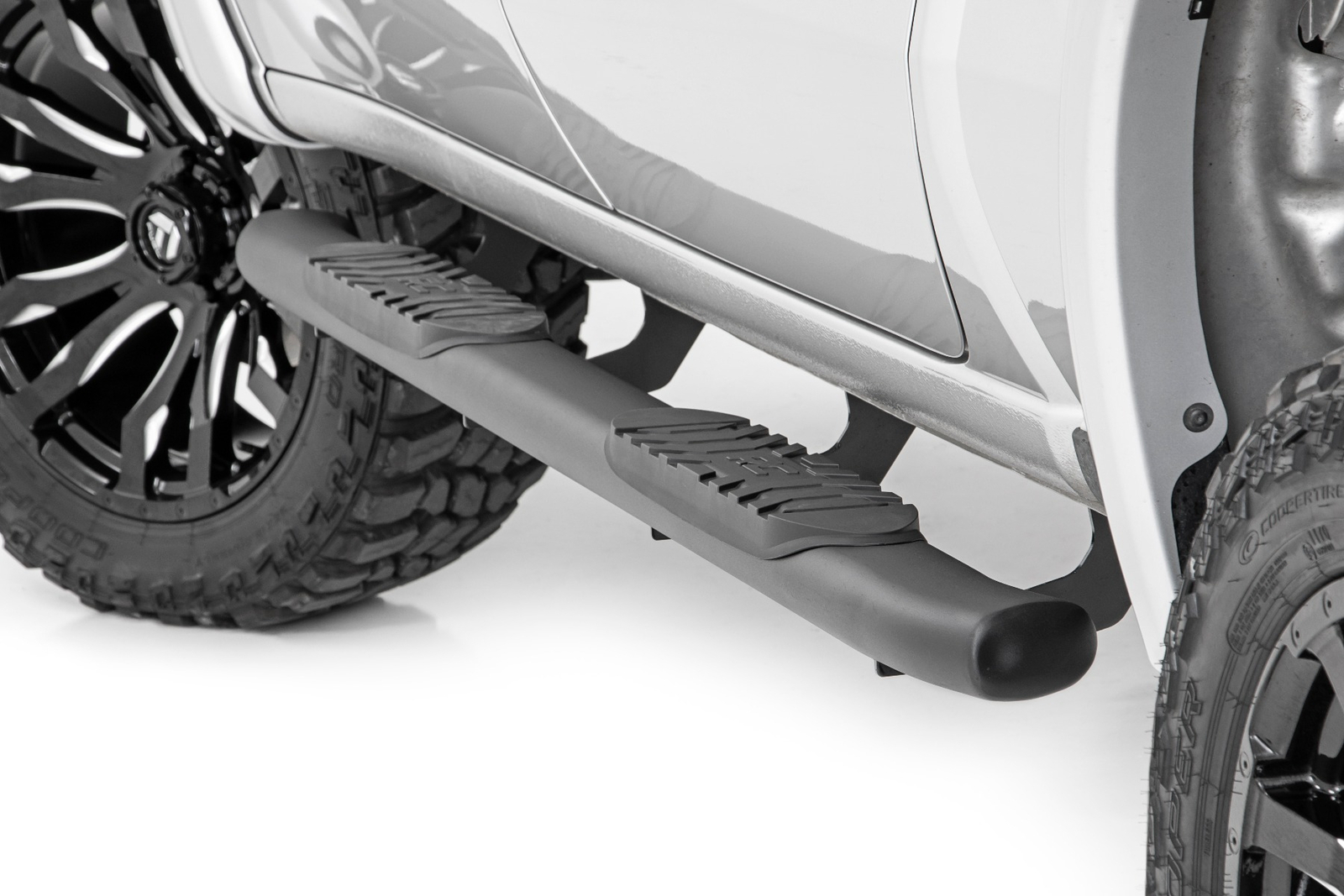 Rough Country Oval Steps for 19-24 Chevy/GMC 1500 | 20-24 HD | Crew Cab – 21002