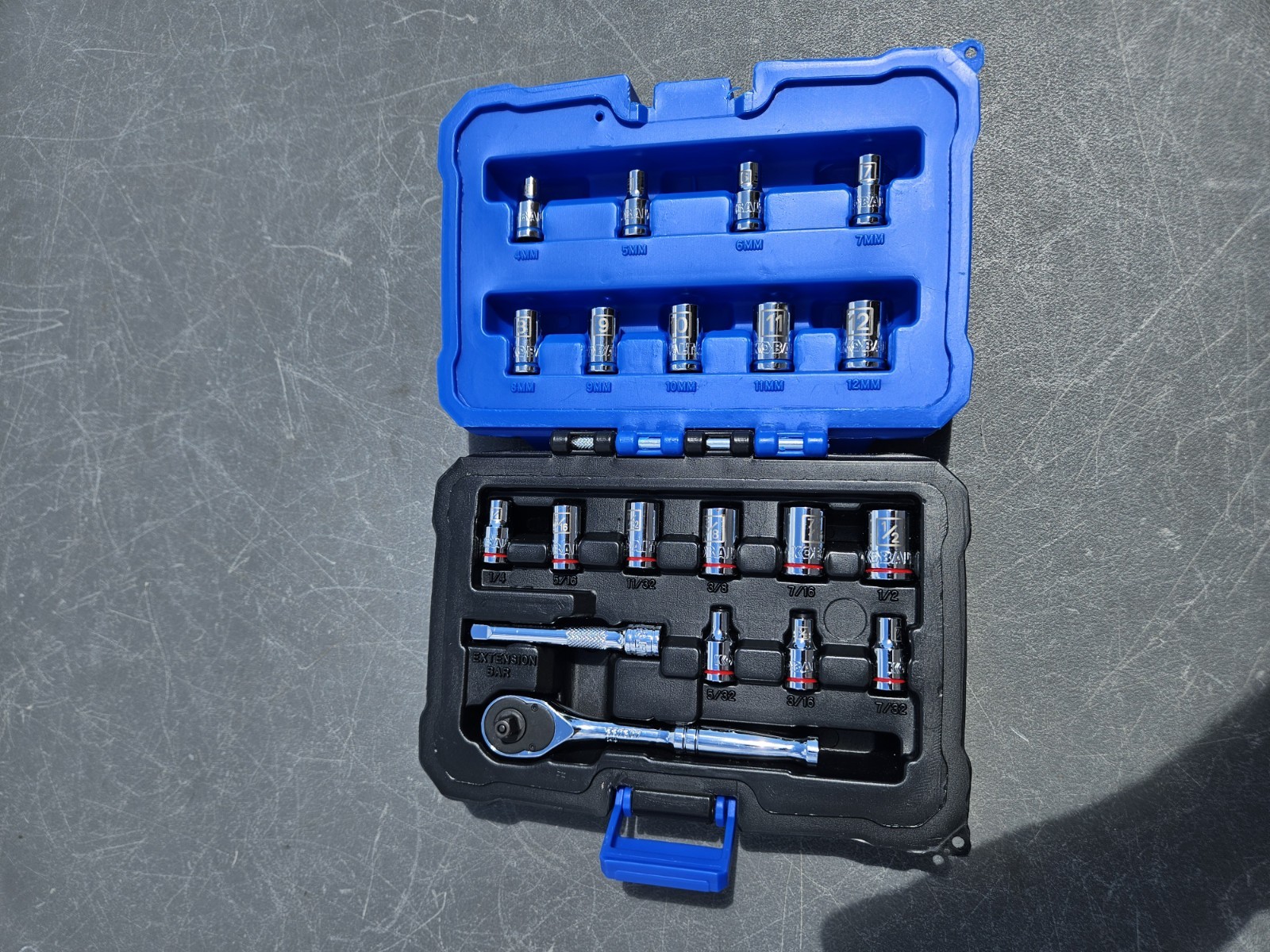 KOBALT 20 Pc 1/4 Drive Socket Set With 90 Tooth Rachet SAE & Metric 0573335