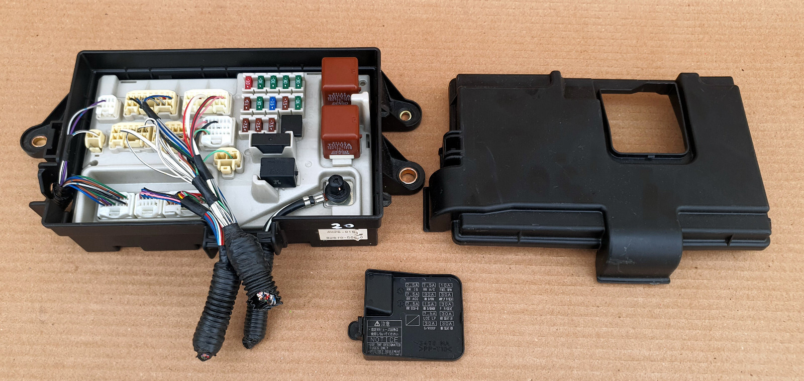 LEXUS LS430 2001-2005 TRUNK JUNCTION FUSE RELAY BOX FUSEBOX 82670-50080 used