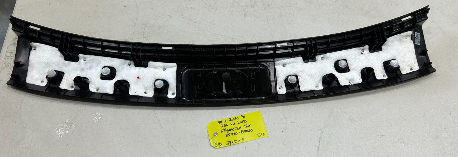 OEM 2016 Santa Fe 3.3L V6 LWB Liftgate Sill Trim 85770-B8000