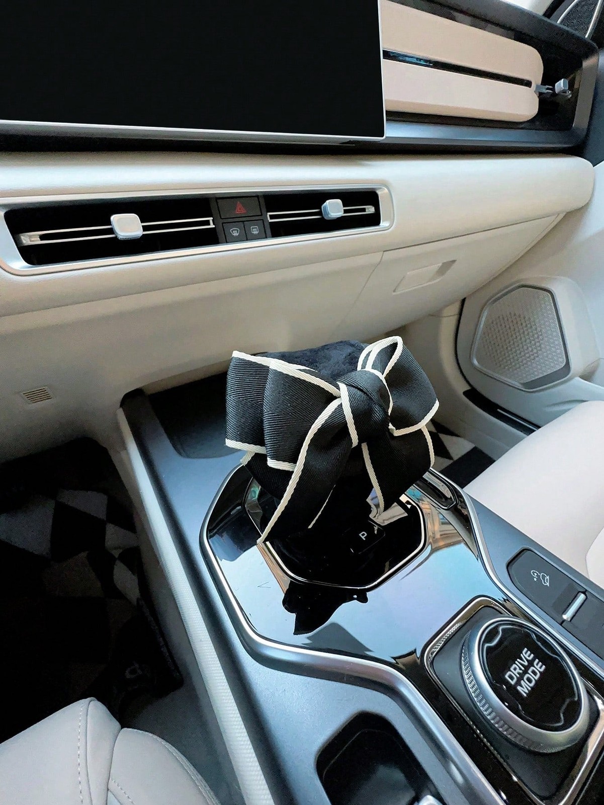 One-Size Short Plush Car Gear Shift And Handbrake Cover Set
