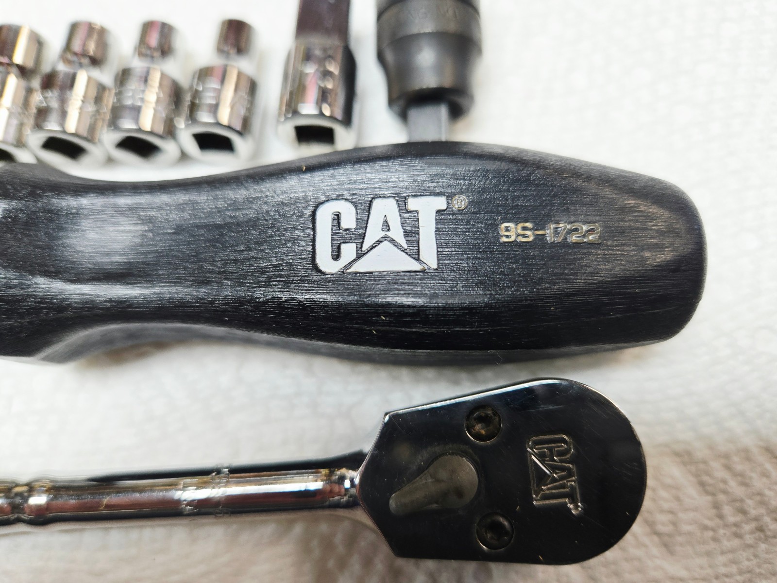 CAT Caterpillar 1/4″ Drive Ratchet & Socket Set w/ Extensions Adapters