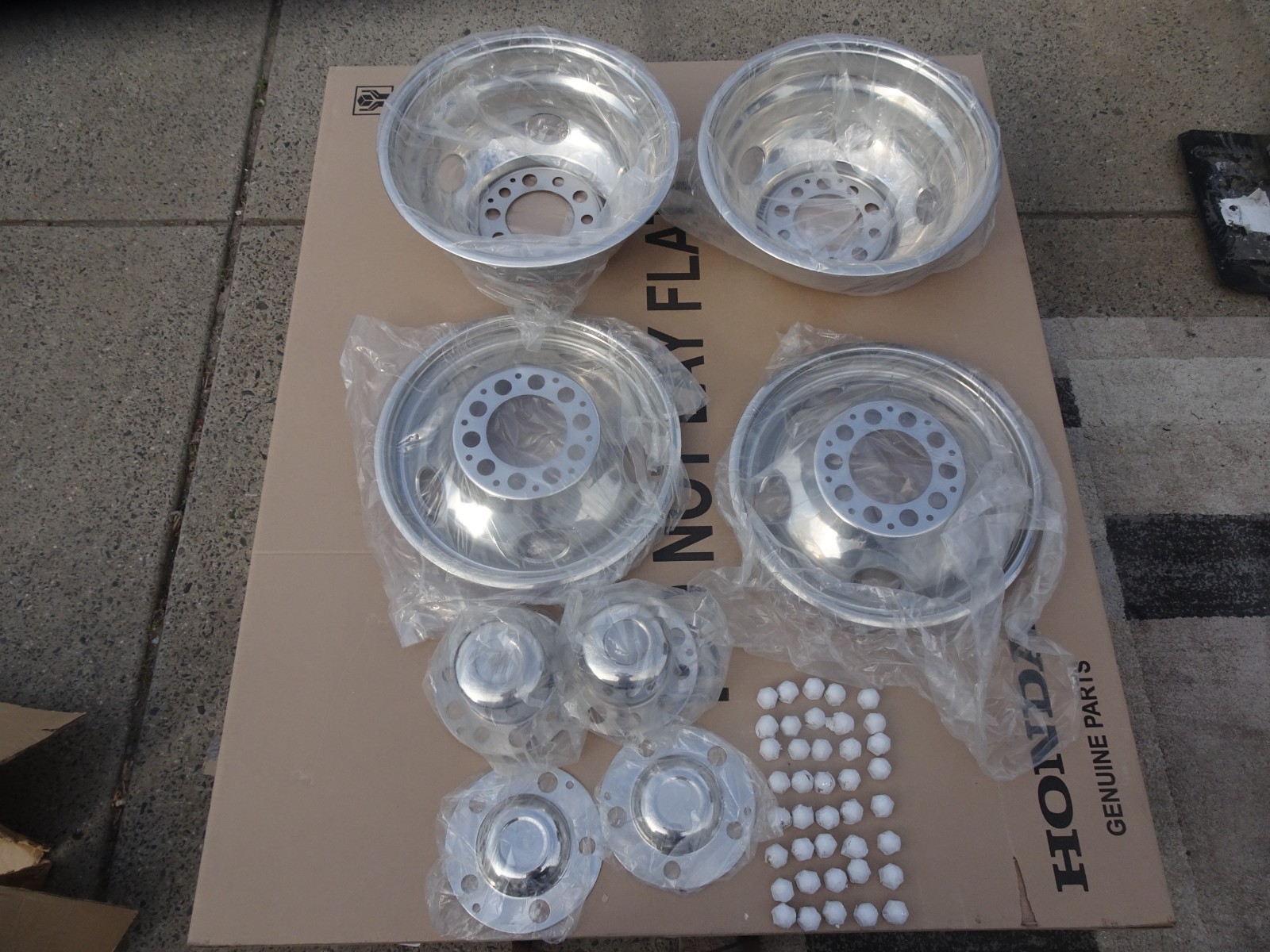 1999-2002 Ford F450/550 19.5″ Dually Wheel Simulator 8 Lug Dual Rim Cover 4 pcs