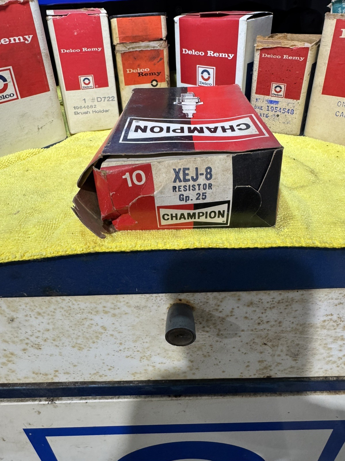 XEJ-8 STOCK # 557 CHAMPION SPARK PLUG (EE) BOX of 10