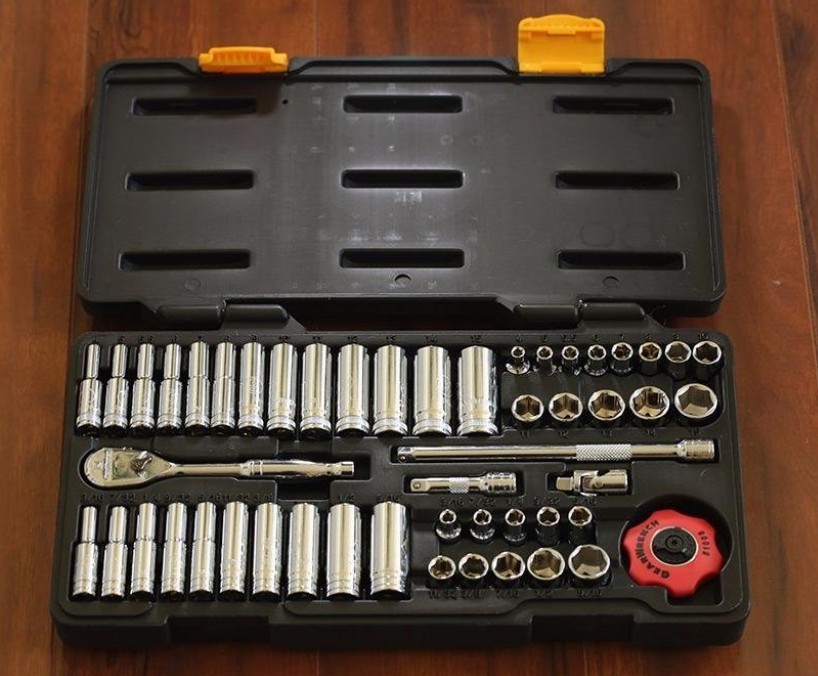 GEARWRENCH 80300P – 51 Pc. 1/4 Inch Drive 6 Pt. 120XP Mechanics Tool Set