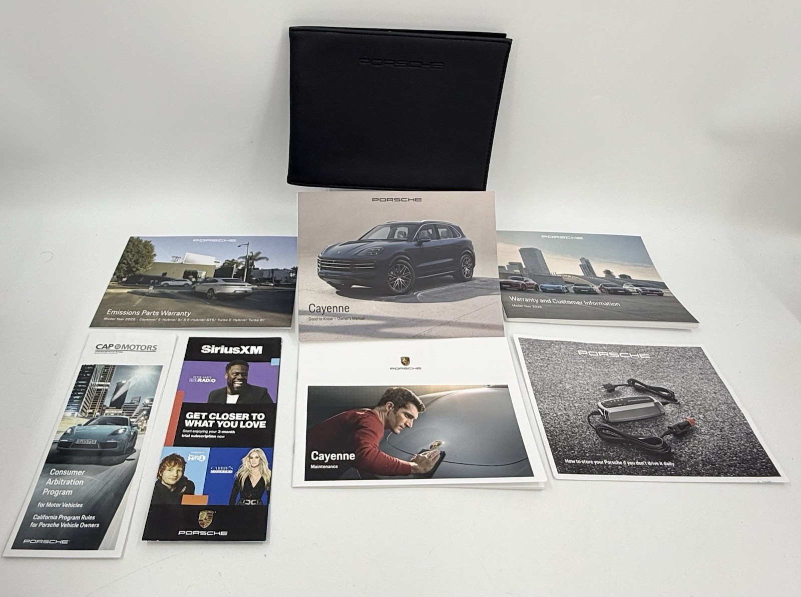 2025 Porsche Cayenne Owner’s Manual with Black Case Base S Turbo V6 & V8