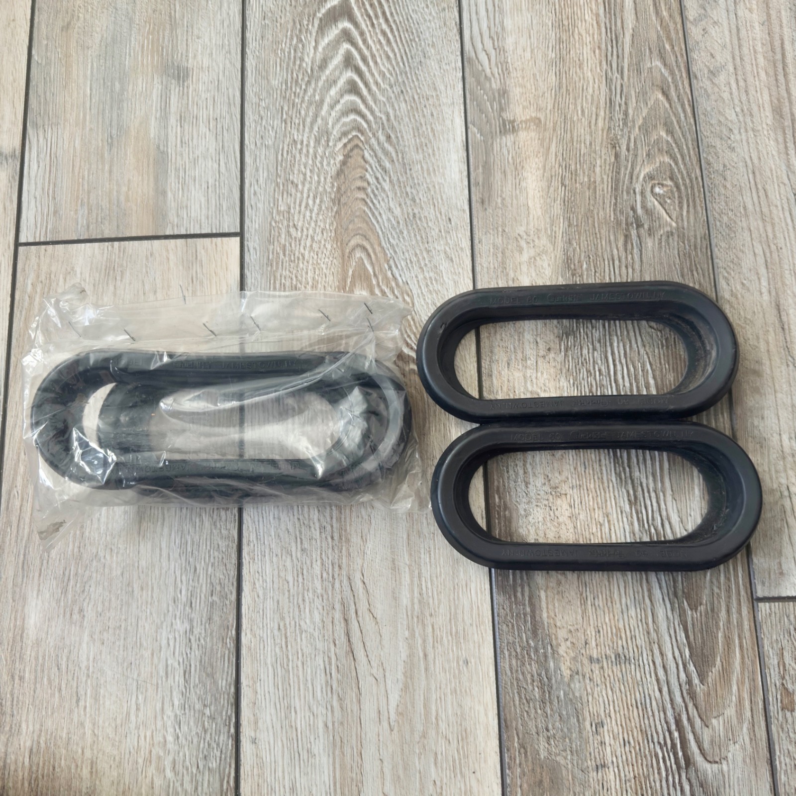 Original Truck Lite Oval Grommet Mount 60 Series For 2″ X 6″ Lights 2 New 2 Used