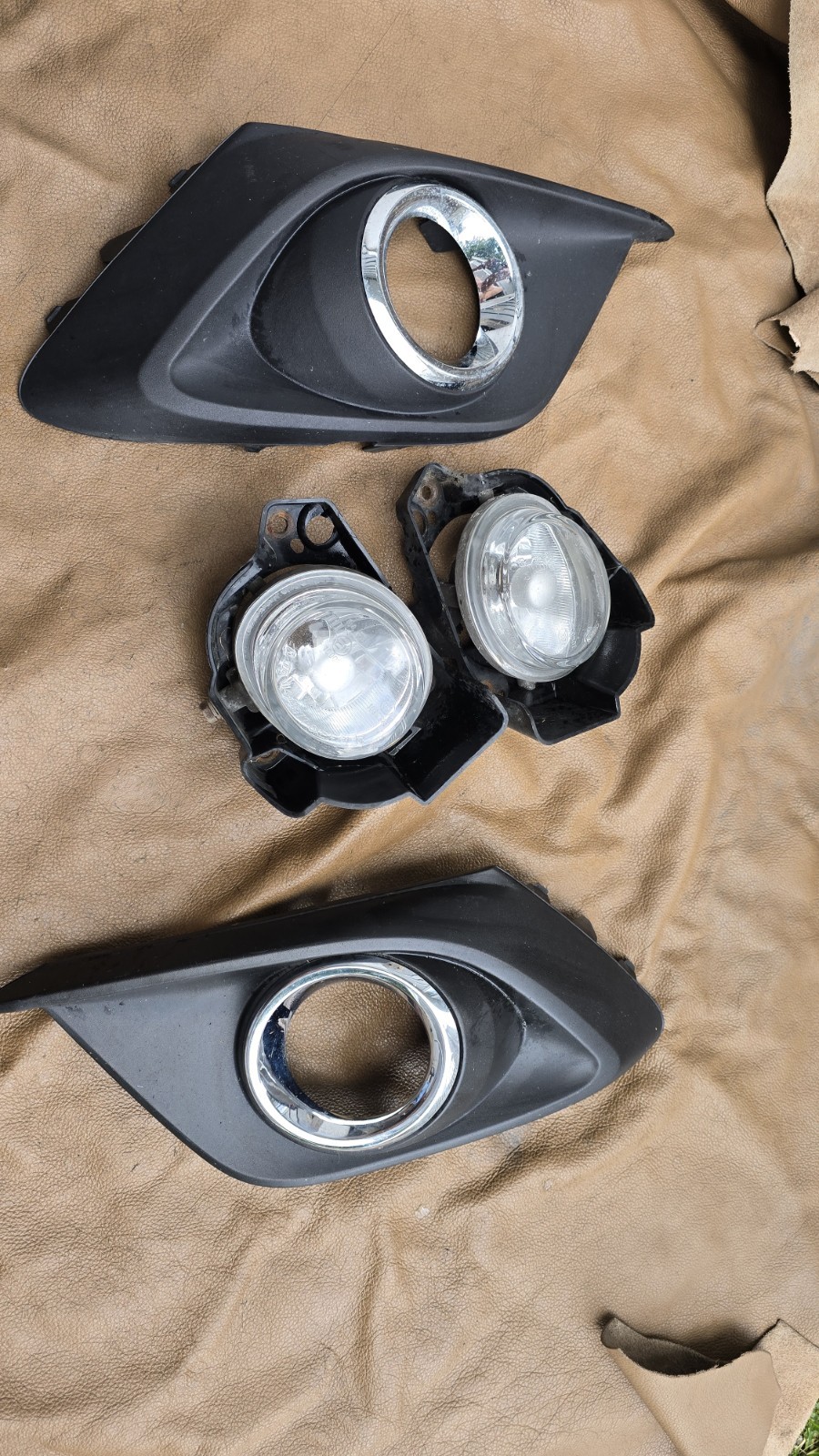 New OEM Mazda 3 Fog Light Lamp Bumper Front Foglight Trim 2014-2016 Mazda3 Black
