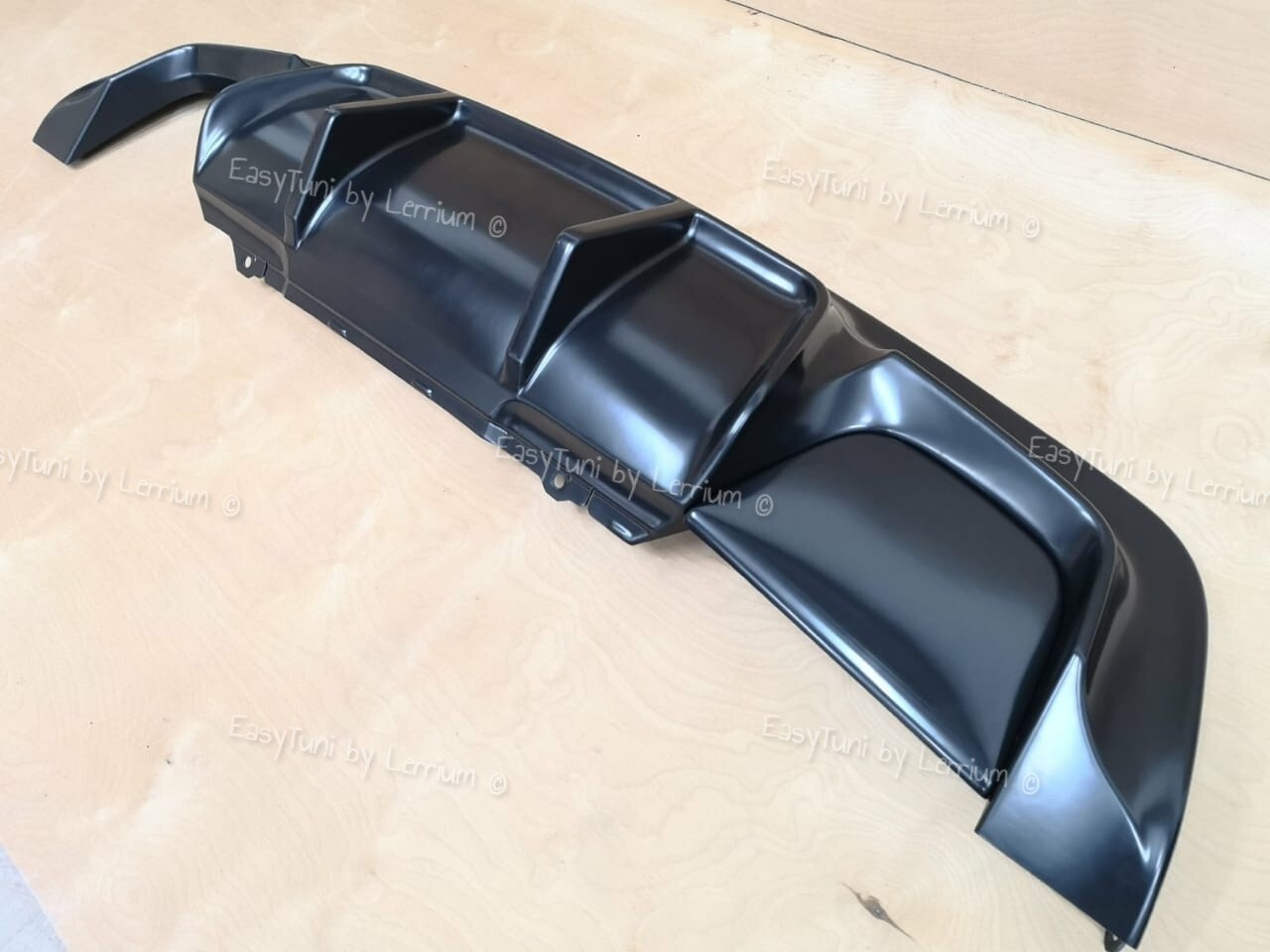 BMW E60 BMW E61 rear diffuser for m tech m sport bumpers abs plastic ( NON M5 )
