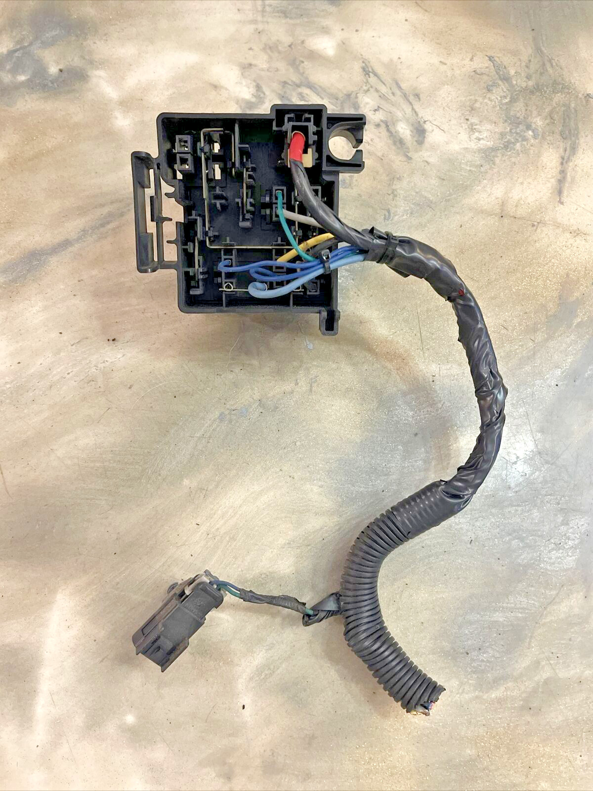 03-06 Silverado Engine Cooling Fan Electrical Fuse Relay Box Mini Block Harness