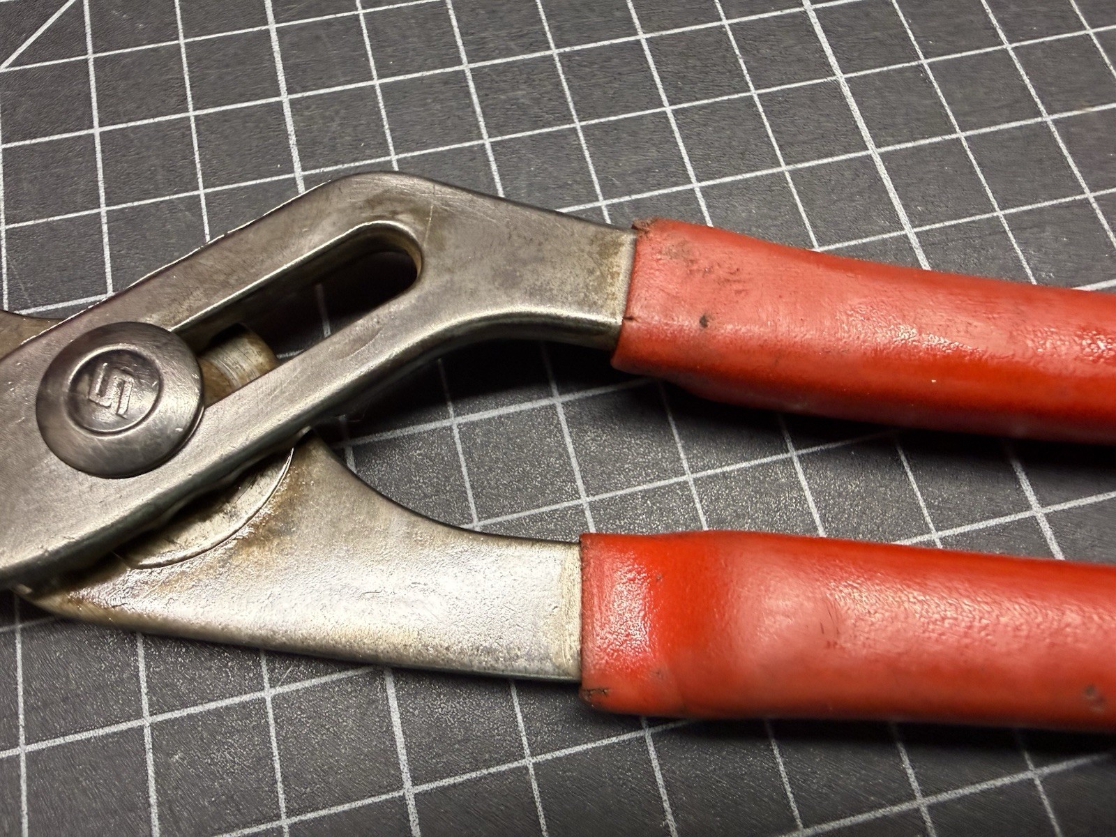 SNAP-ON 91ACP 9″ Adjustable Interlocking Channel Pliers RED Soft Grip