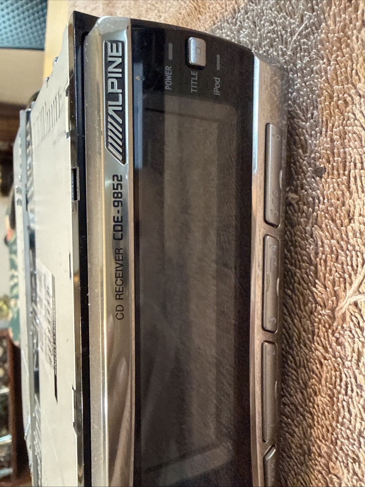 Alpine “Old School” CDE-9852 CD/MP3 Receiver I-Pod Controller