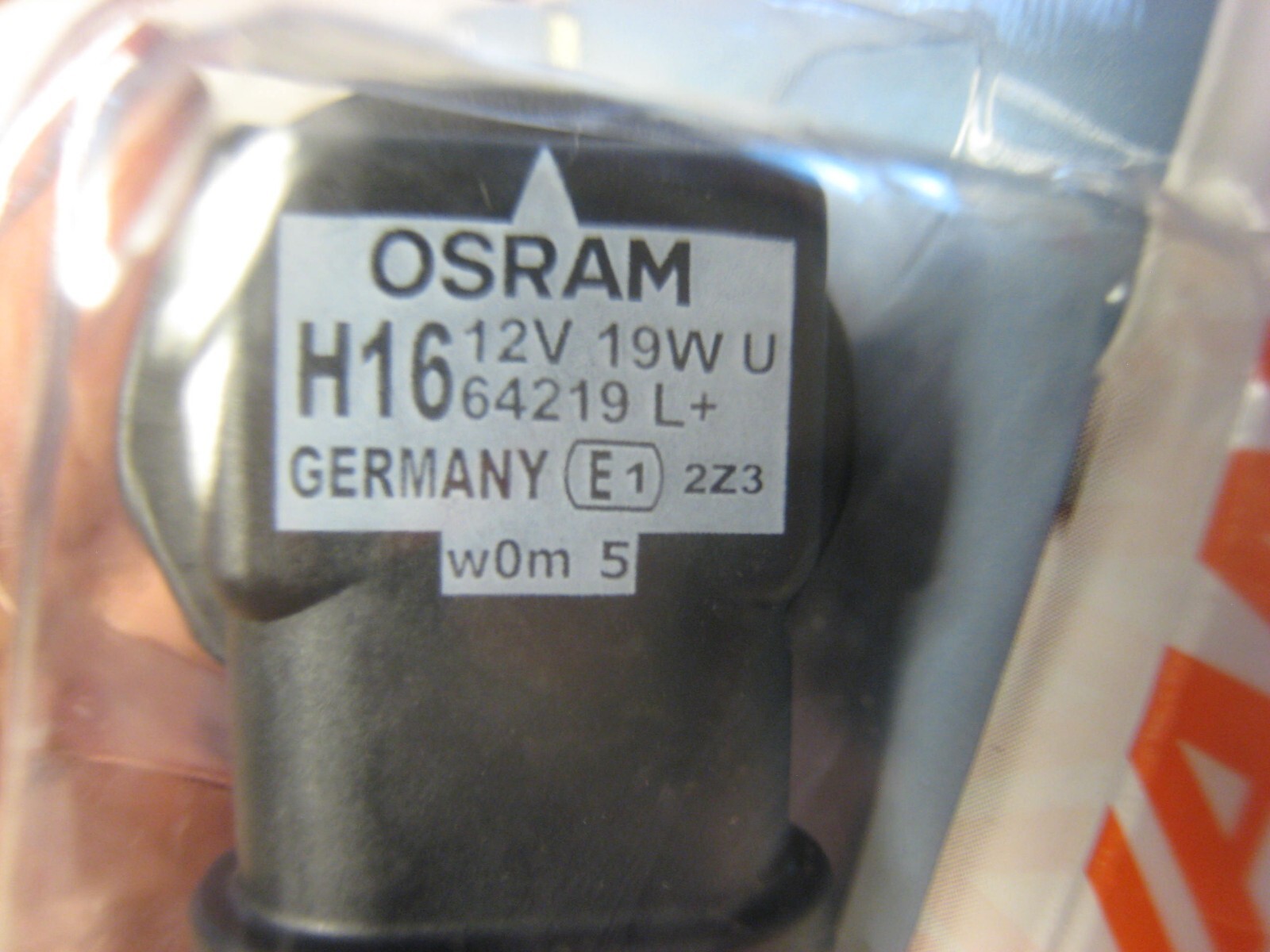 2 yes 2 Sylvania Basic H16 19W Bulbs 1000 hrs GERMANY 19Watts