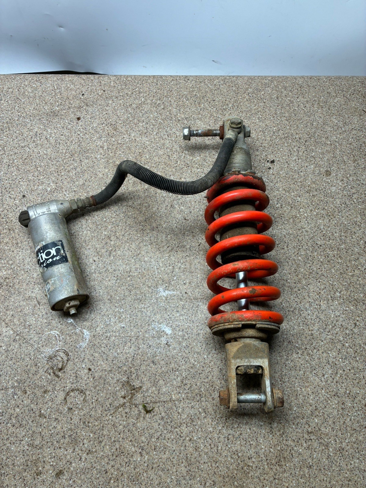 86 – 02 2000 HONDA XR 200 R OEM REAR SUSPENSION DAMPER Good Spring Mono Absorber