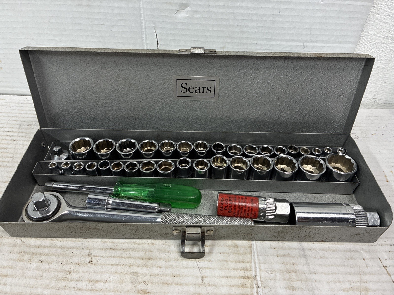 Vintage Sears 1/4″ Drive & 3/8″ Drive 40pc Metric & SAE Socket Set Taiwan