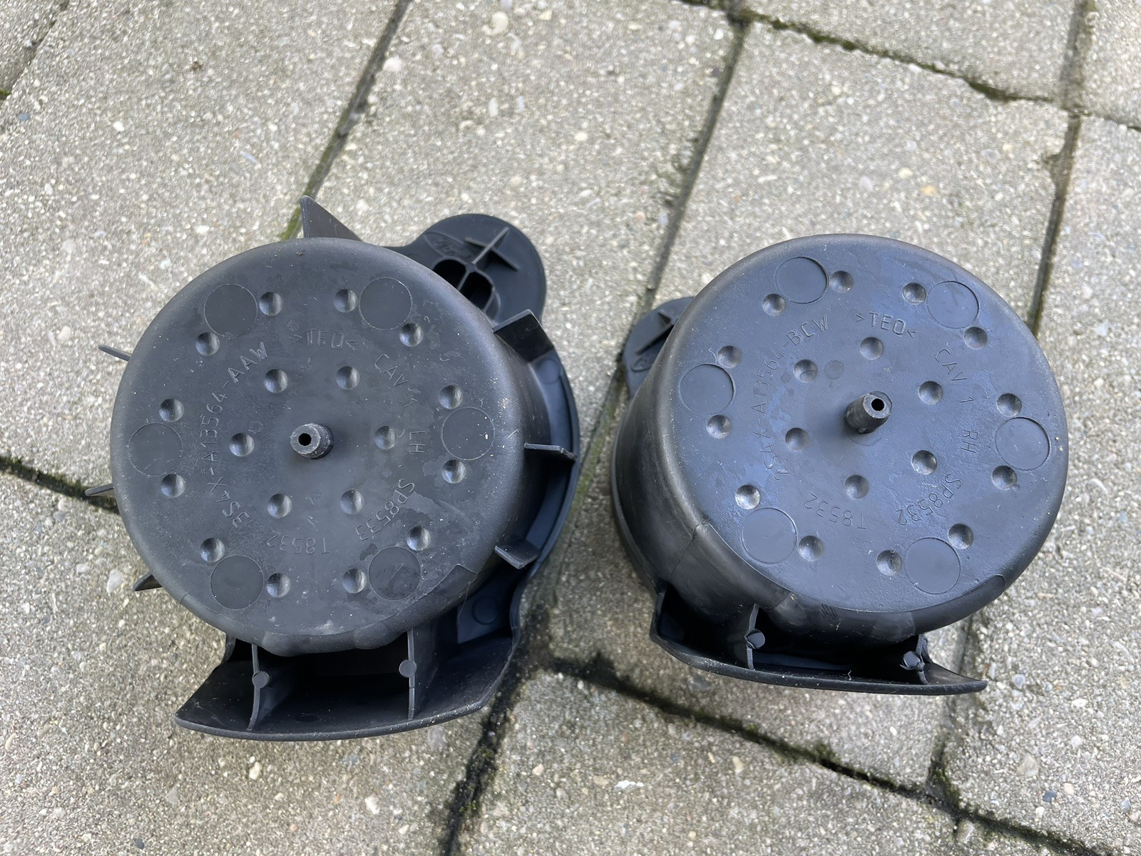 2002-2007 Ford Focus Cup Holder Insert Rubber Pair 2006 2005 2004 2003 02 07 OEM