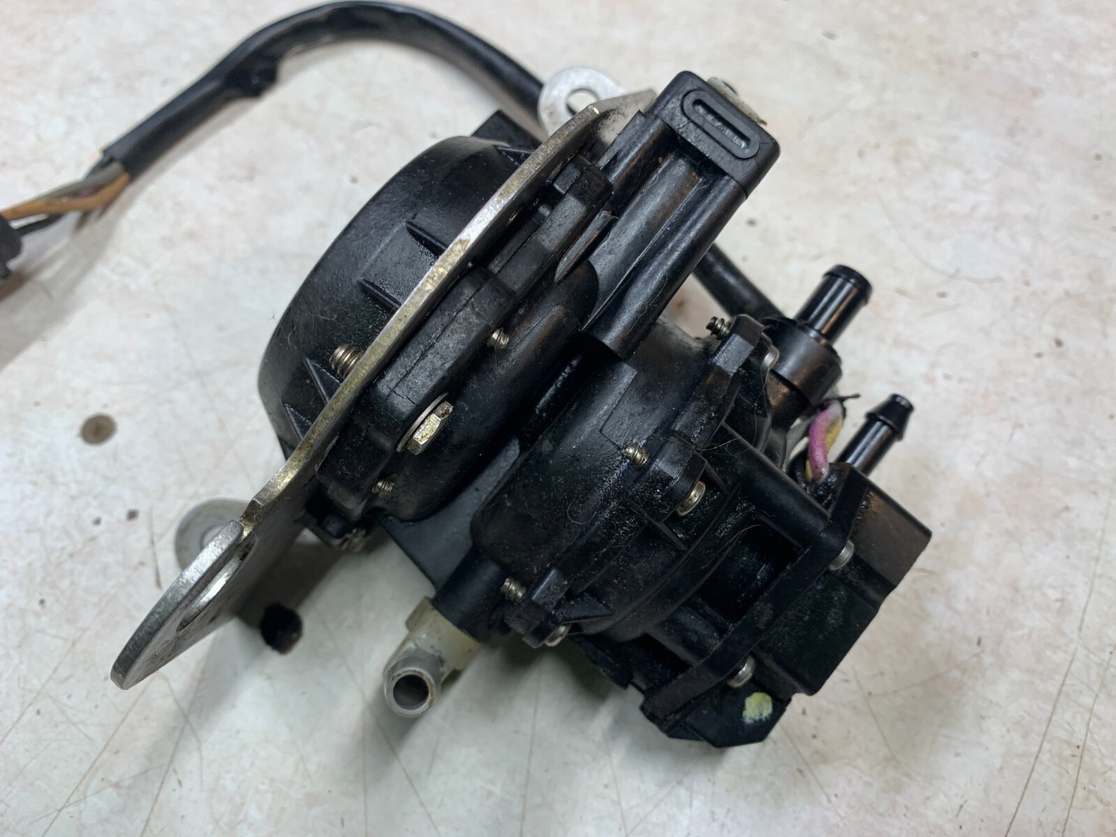 *90 Day Warranty* Johnson Evinrude Fuel Pump Assembly 0435560 435560