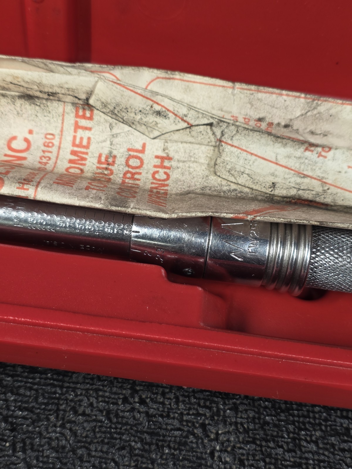 Mac Tools TW250R 3/8″ Drive Click Style Torque Wrench With Case 50-250in. lbs.