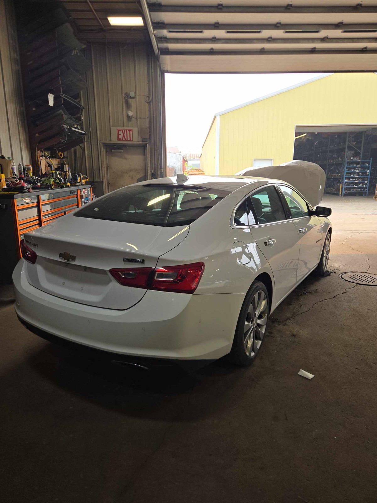 Used Front Right Door Assembly Front fits: 2018 Chevrolet Malibu VIN Z 4th digit